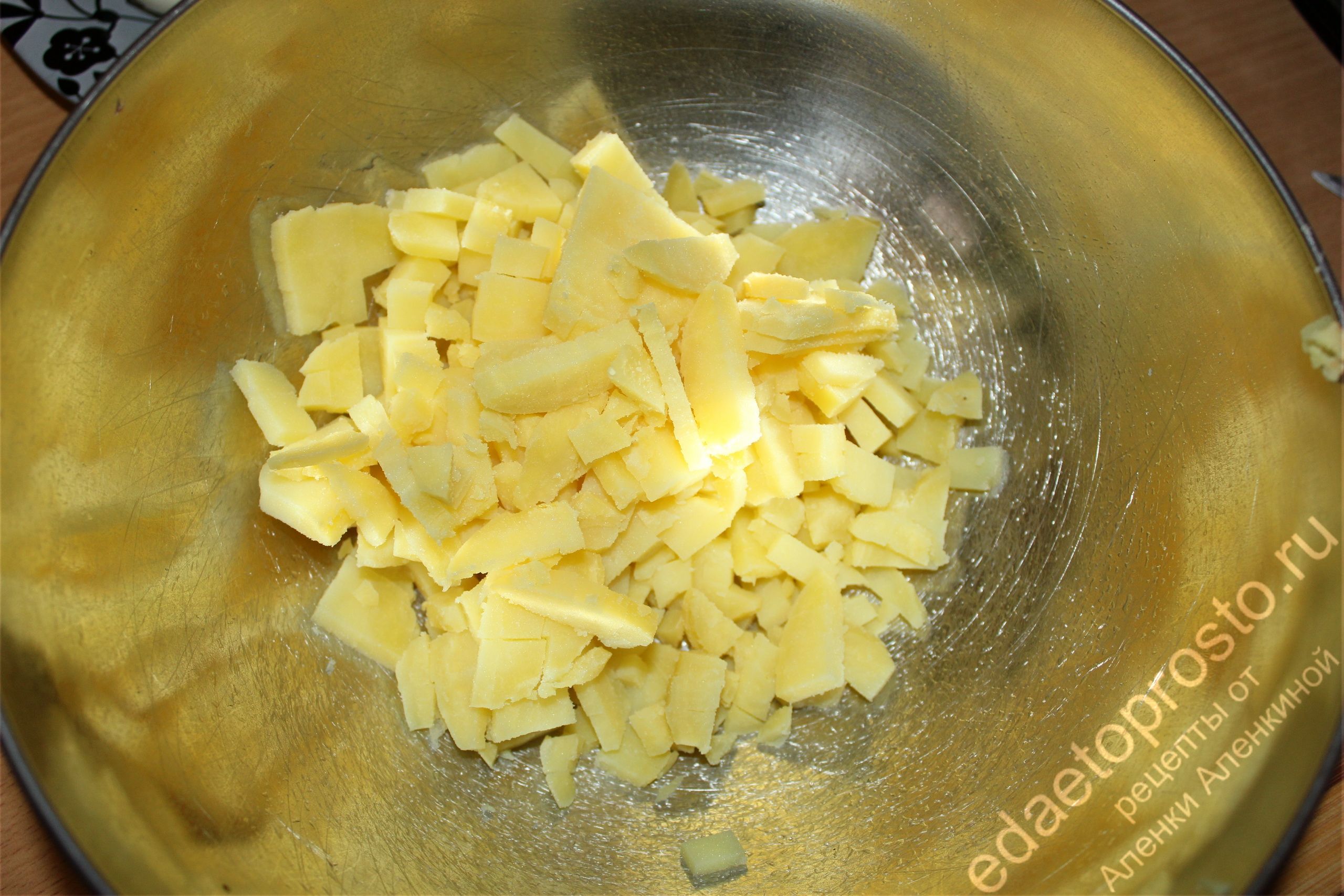 фото простого блюда из картофеля - вареный картофель в миске