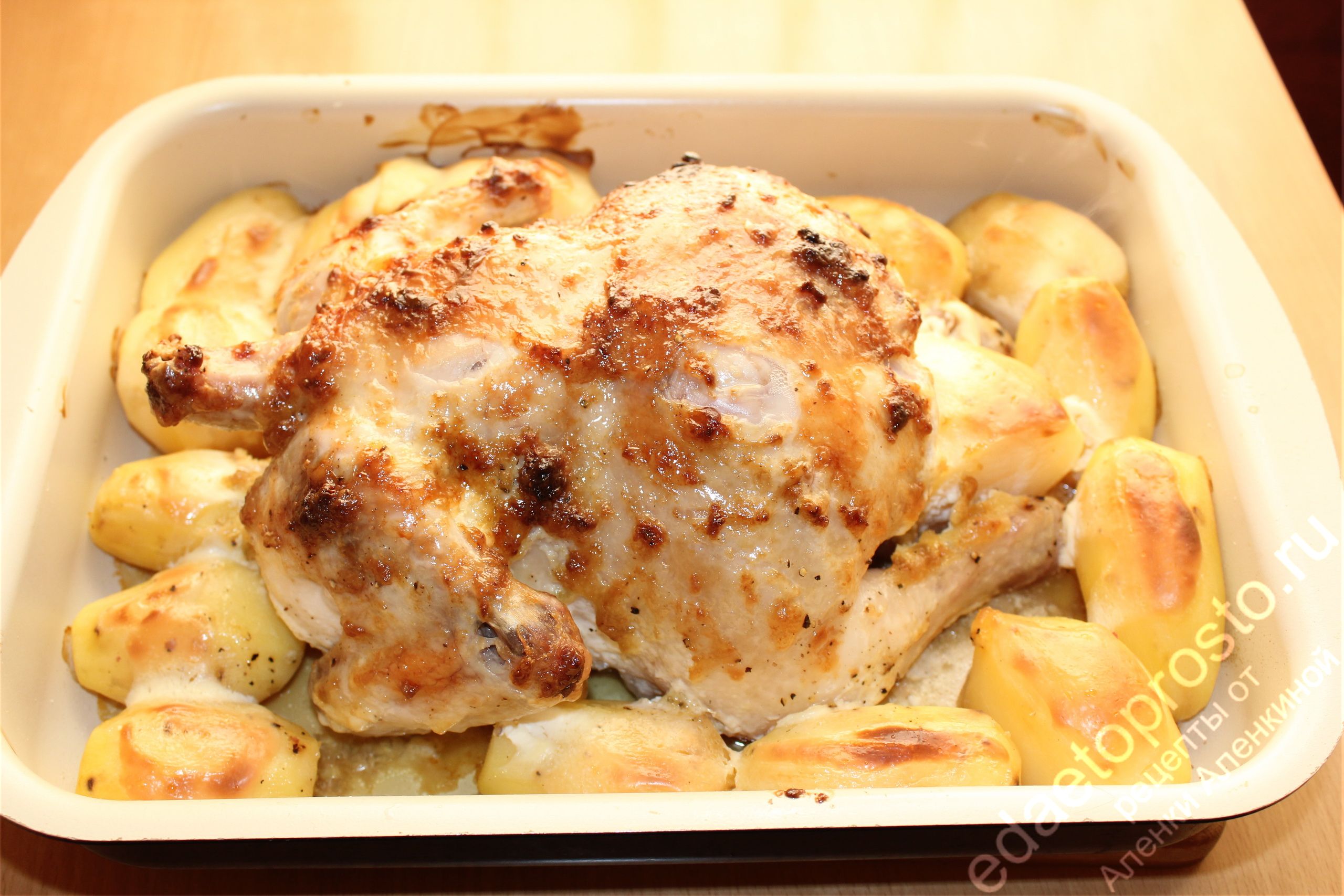 красивое фото курицы с картошкой запеченной в духовке