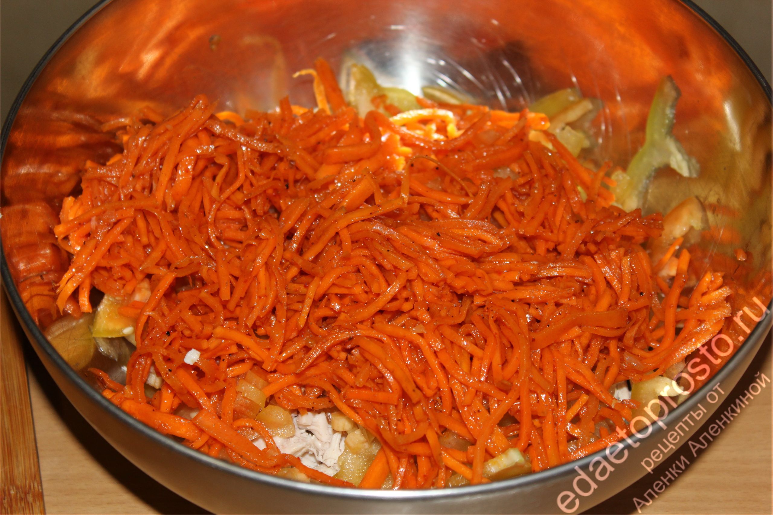 красивое фото моркови по-корейски в миске