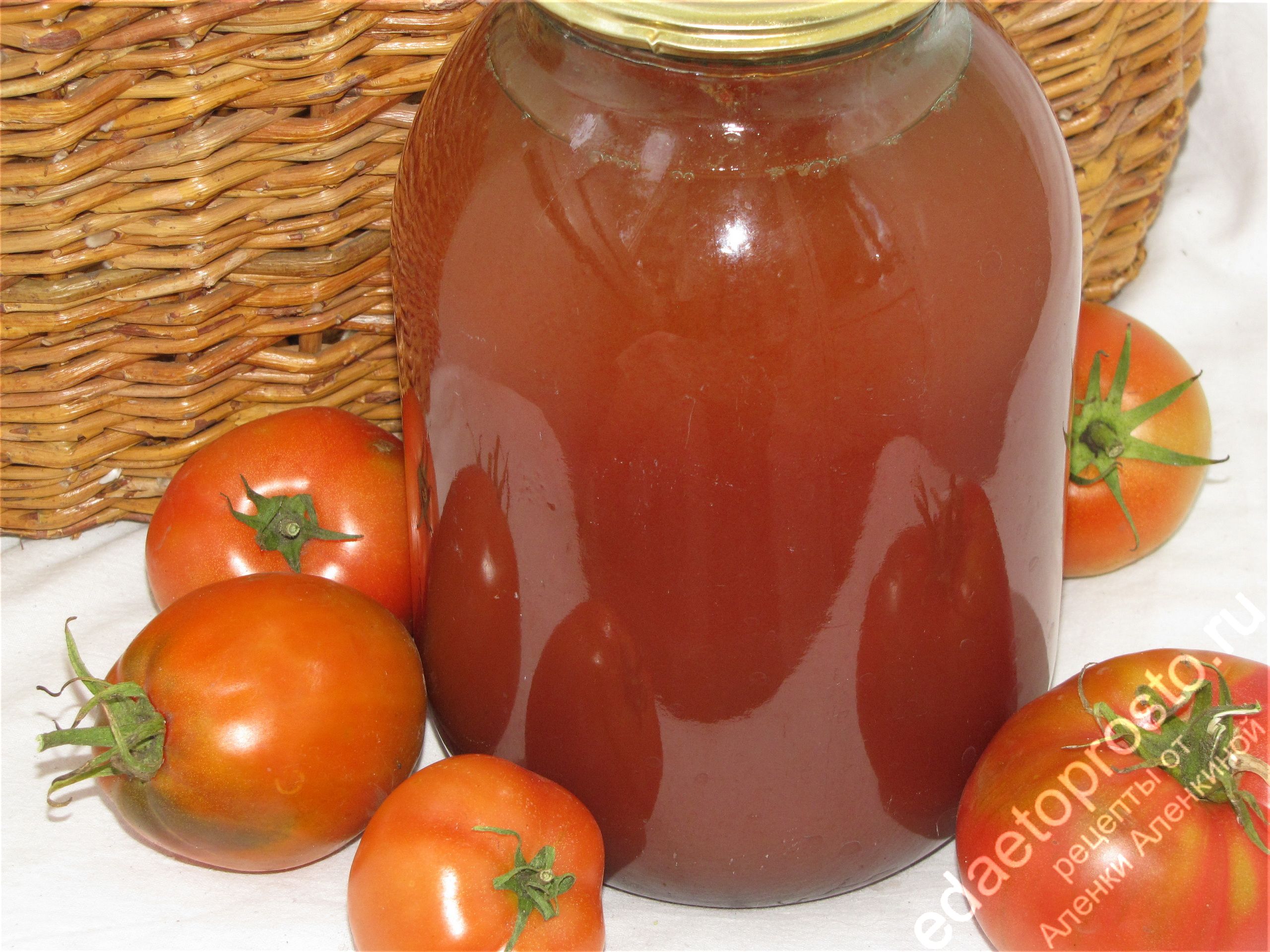 фото банки с консервированным томатным соком домашнего приготовления