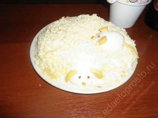Изумительный салат на украшенный мышками и яиц