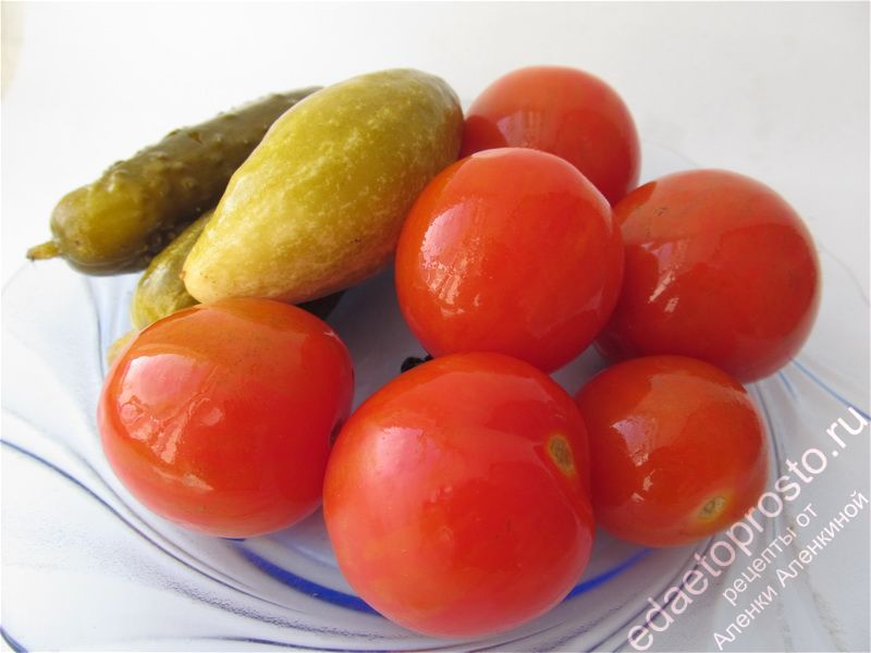 фото вкусных соленых огурчиков и помидорчиков на зимнем столе