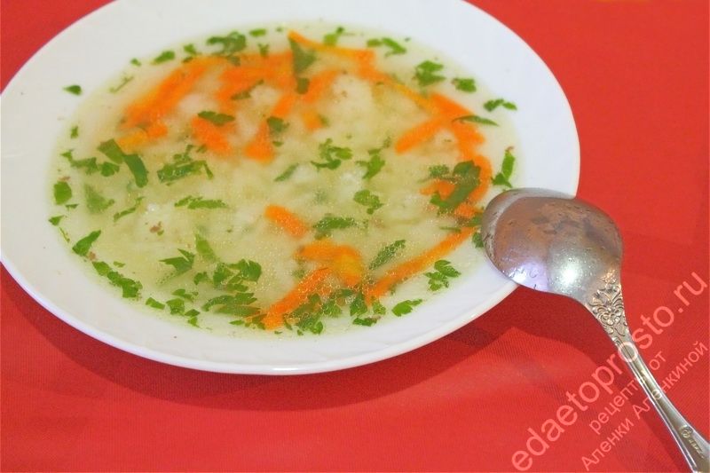 фото картофельного супа с макаронами в тарелке