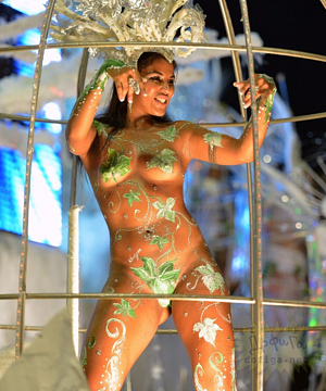 фото к бразильской диете, стройная женщина на карнавале