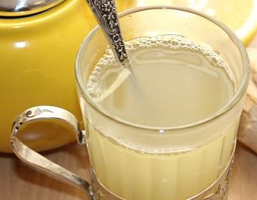 фото напитка для похудения из имбиря с лимоном в стакане