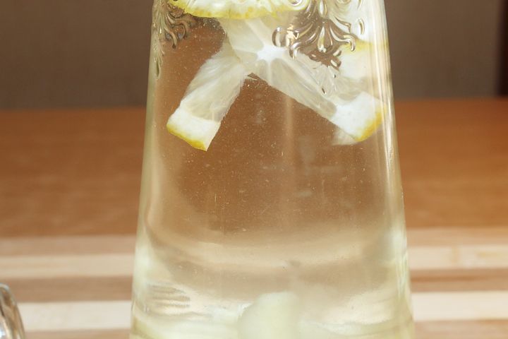 настоявшаяся вода Сасси - имбирь с лимоном для похудения