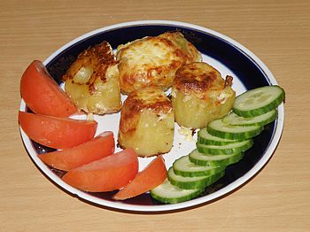 фото вкусного запеченного картофеля в духовке со сметаной и сыром