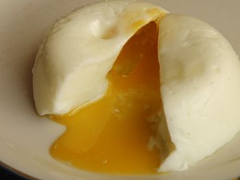 фото вкусного яйца пашот в разрезе