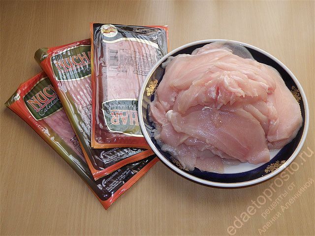 фото исходных продуктов для куриных рулетиков из филе с беконом