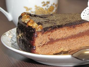 фото вкусного торта Прага на блюде