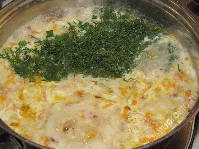 Добавить зелень в кипящий суп