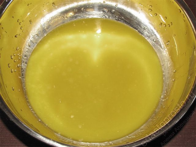 Для крема растопить маргарин