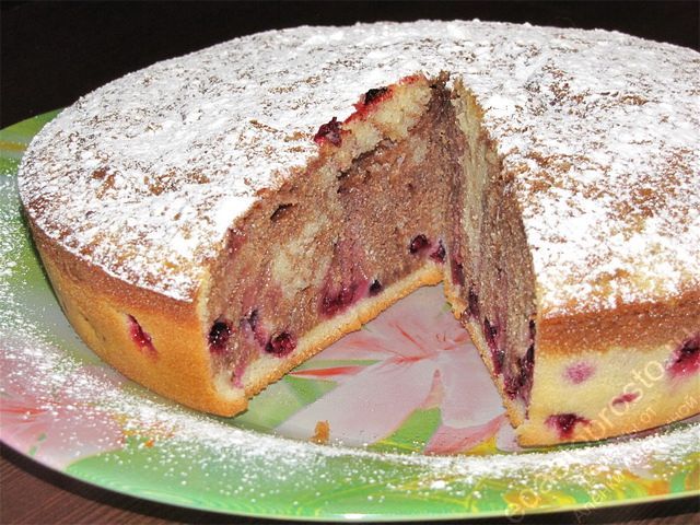 Пирог с черной смородиной фото
