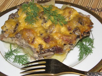 фото вкусной запеченной картошки с грибами и мясом