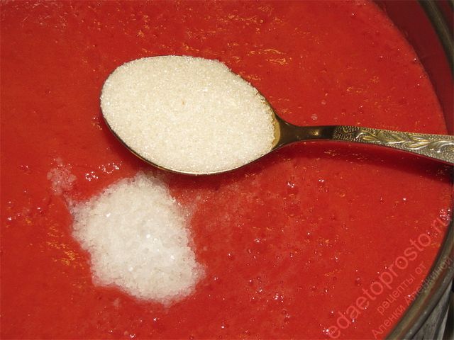 Добавить весь сахар в томаты