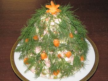 фото вкусного новогоднего салата Елочка на тарелке