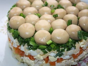 фото вкусного салата Грибная поляна на блюде