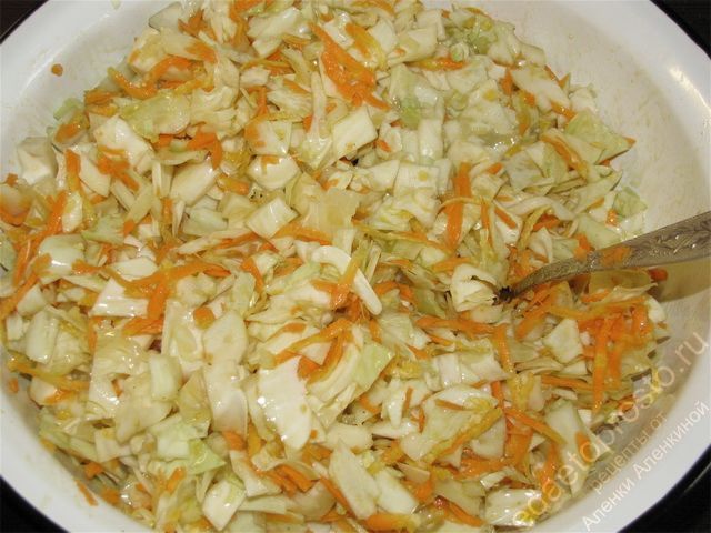 классический салат из капусты готов