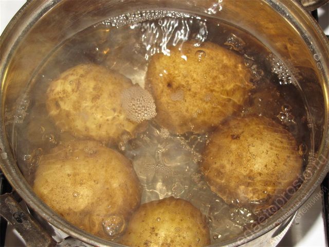Отварить до полной готовности картофель
