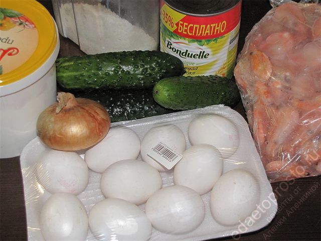 фото исходных продуктов для приготовления салата с креветками и кукурузой