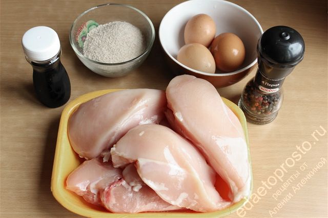 Исходный набор продуктов для приготовления куриных отбивных