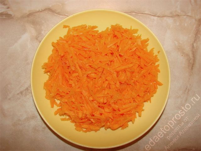 Морковь натрите на крупной терке