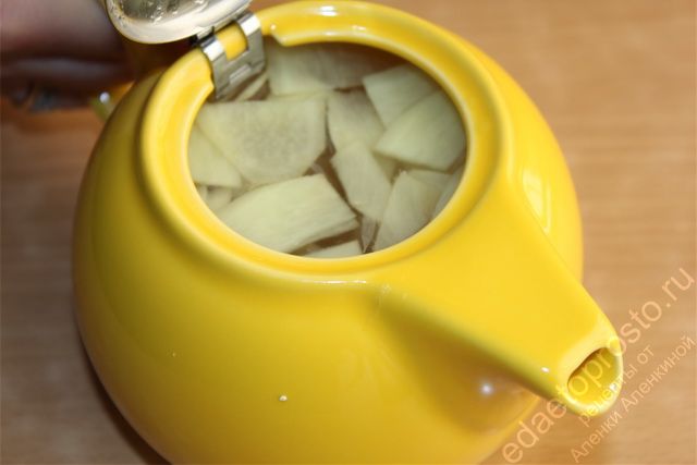 Через 10-15 минут имбирный чай готов, фото напитка с имбирем, лимоном и медом
