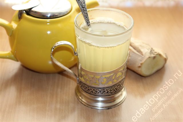 имбирный чай - примерно 1/4 часть стакана имбирной заварки доливаем кипятком