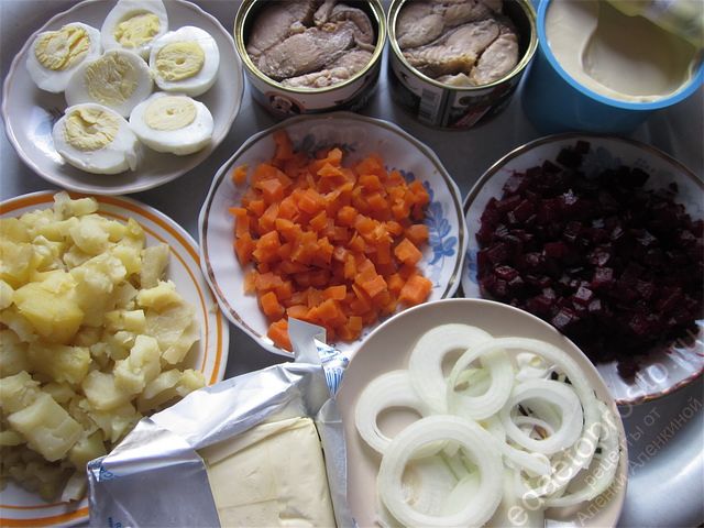 фото ингредиентов для приготовления салата с консервированной рыбой