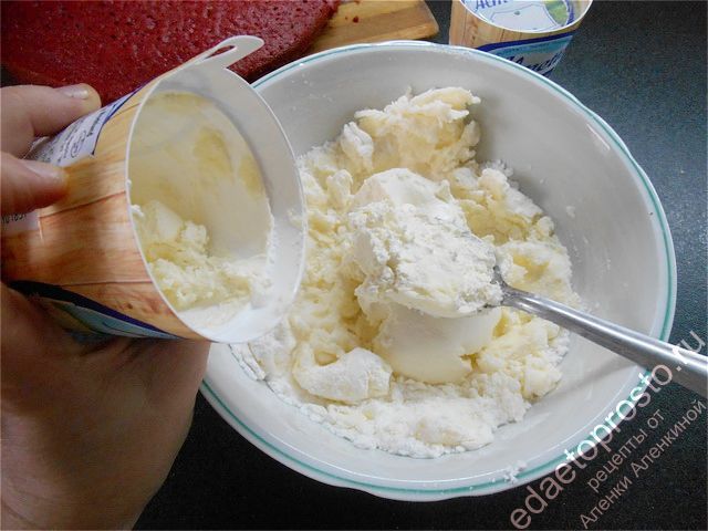 Добавьте в крем мягкий сливочный сыр