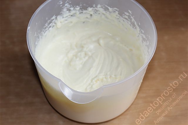 приготовление заварного крема можно посмотреть в выложенном ранее рецепте