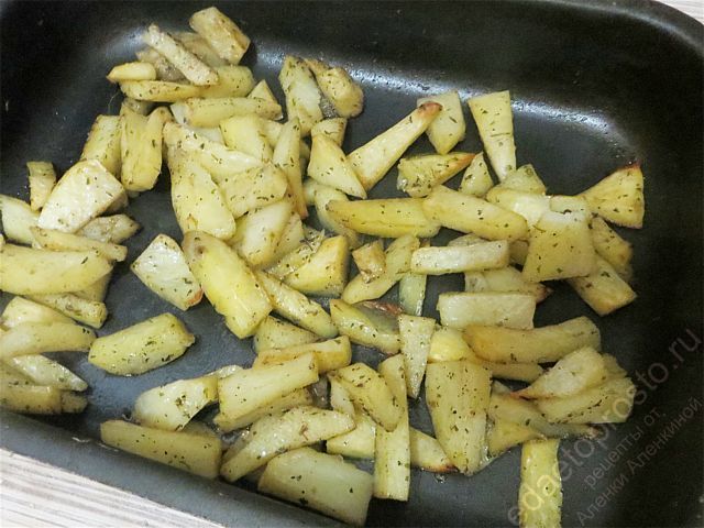 Выпекаем в духовке 45 минут при температуре 200 градусов, фото приготовления картофеля по-крестьянски