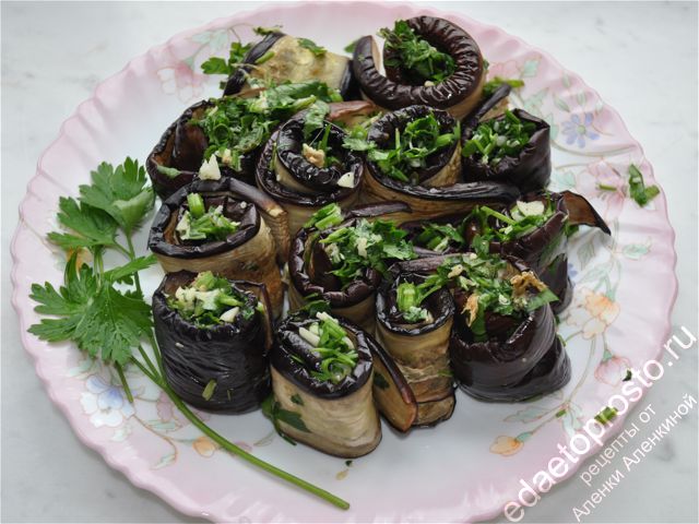 Рулетики из баклажана с творожной начинкой – кулинарный рецепт