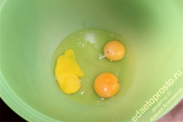 Куриные яйца отделить от скорлупы