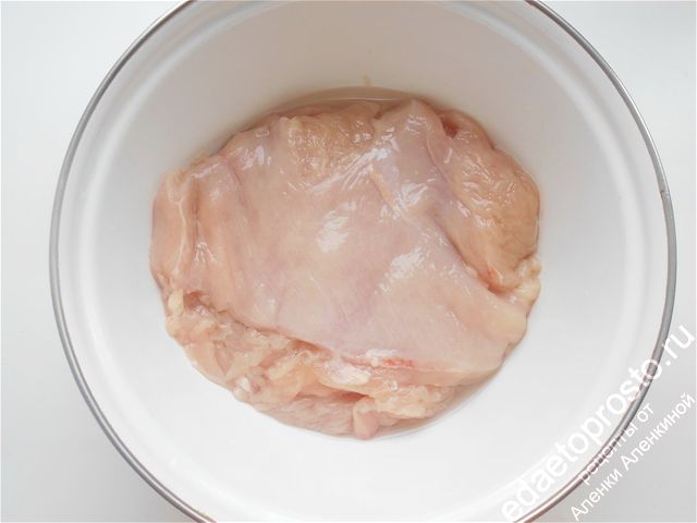 Готовое филе помещаем в глубокую посуду