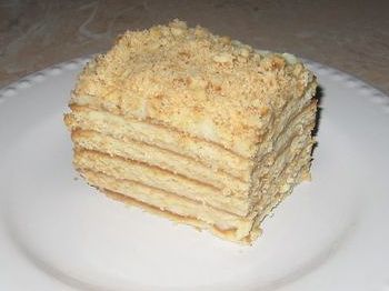 фото вкусного торта из печенья на тарелке
