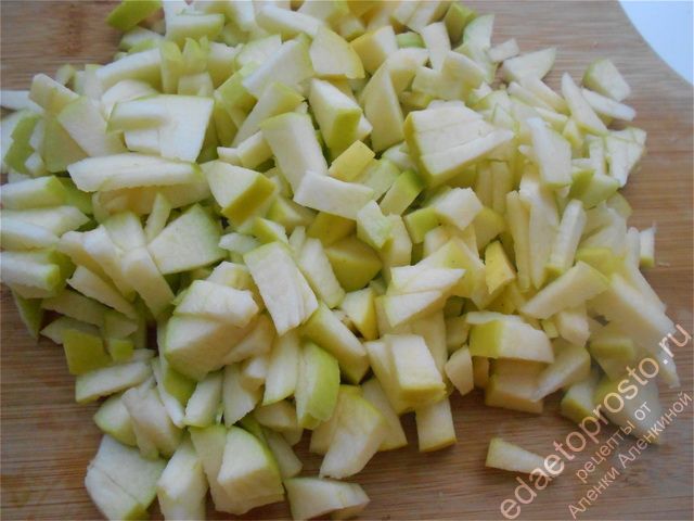 перемешиваем яблоки и варенье