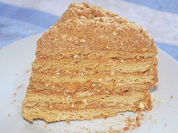 фото вкусного торта Рыжик на блюдце