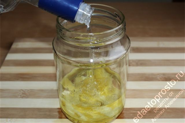 заливаем цедру лимона водкой из бутылки, пошаговое фото приготовления лимонной водки в домашних условиях