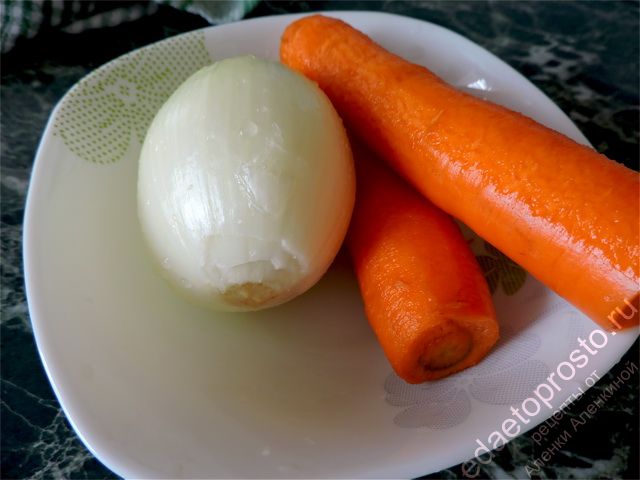 морковь и лук для приготовления яичницы с морковью