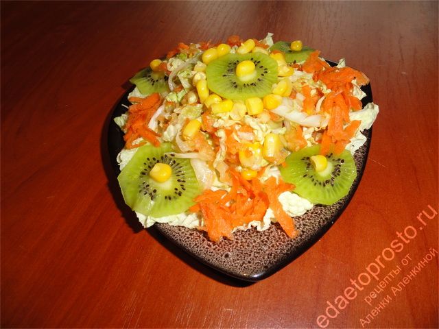 Фруктово-овощной салат фото