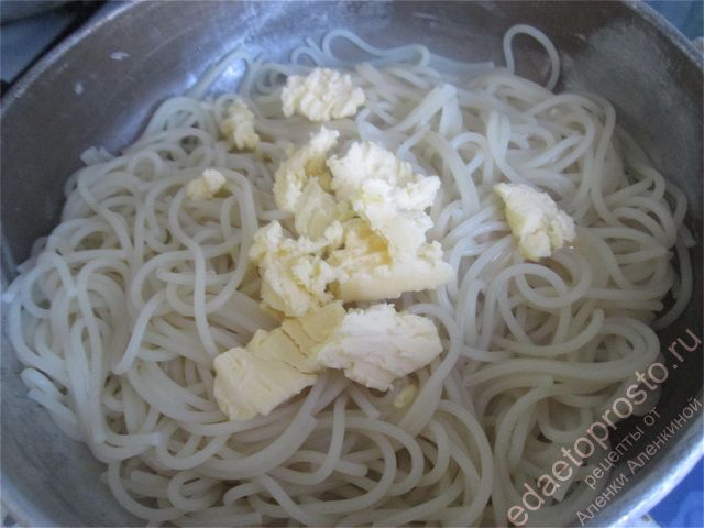 Варим спагетти до готовности, фото приготовления
