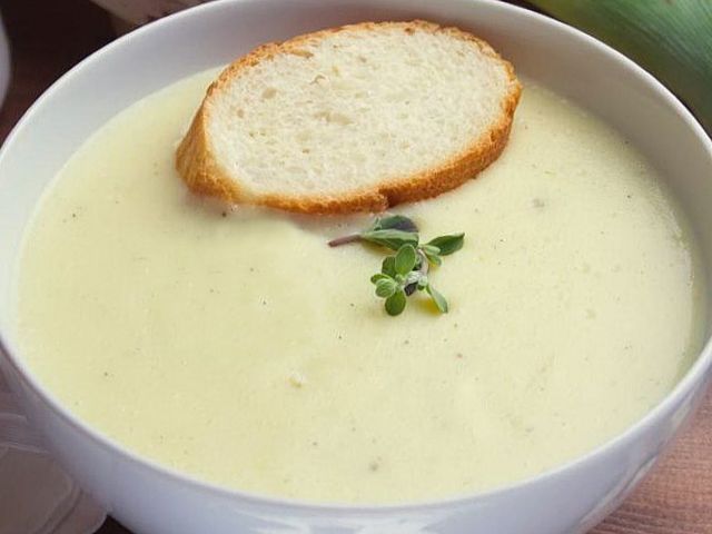 фото классического холодного супа вишисуаза