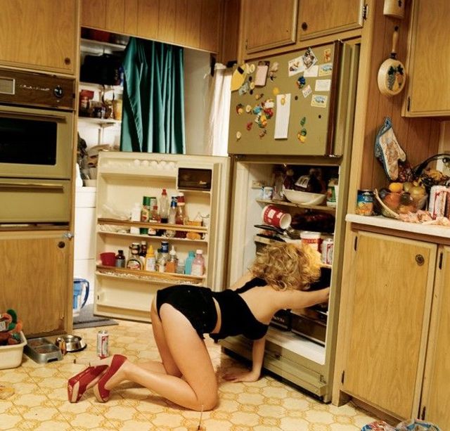 фото к организации труда на кухне, хозяйка здесь не только готовит к сожалению ...