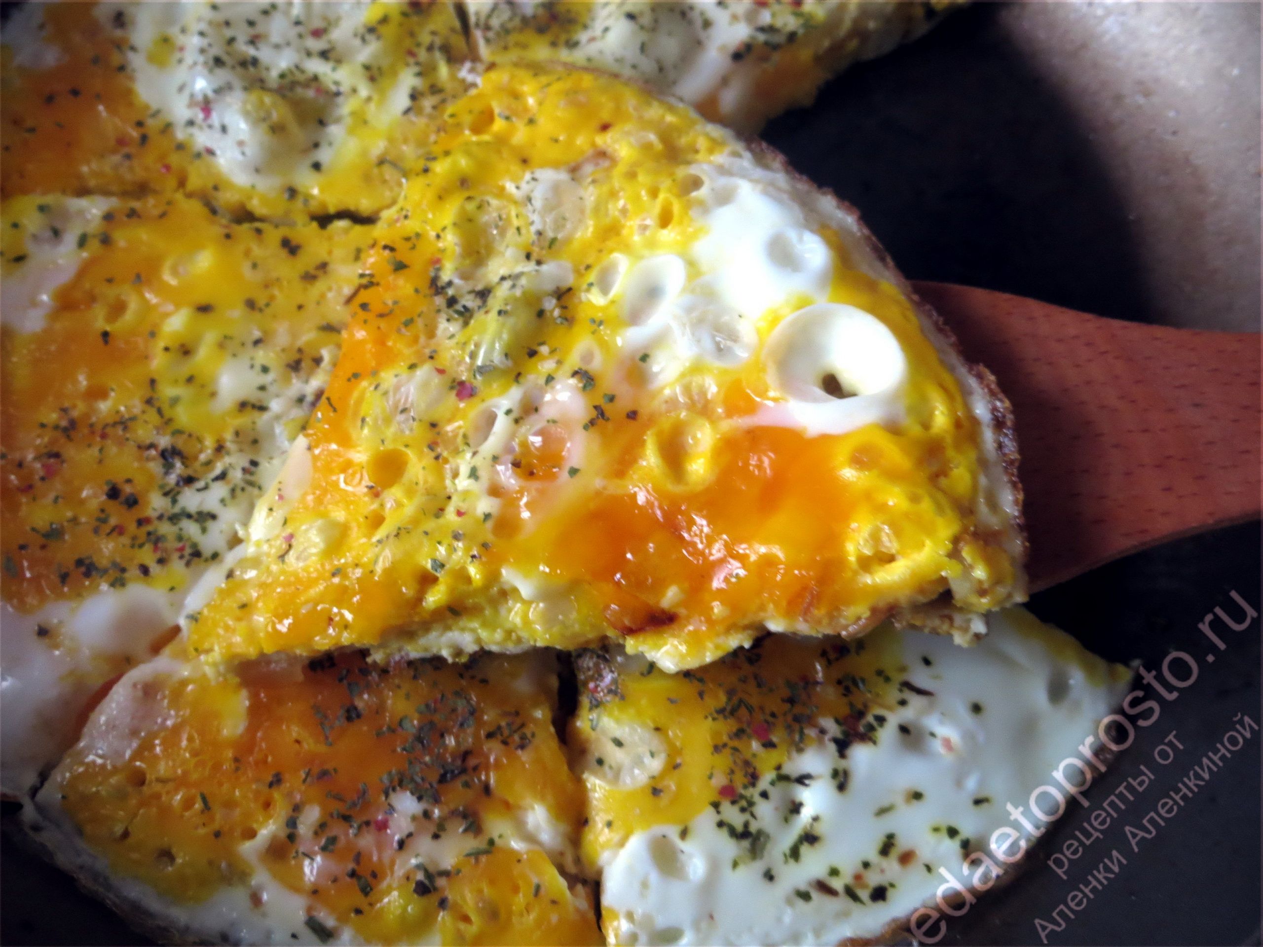 фото яичницы-болтуньи на сковороде