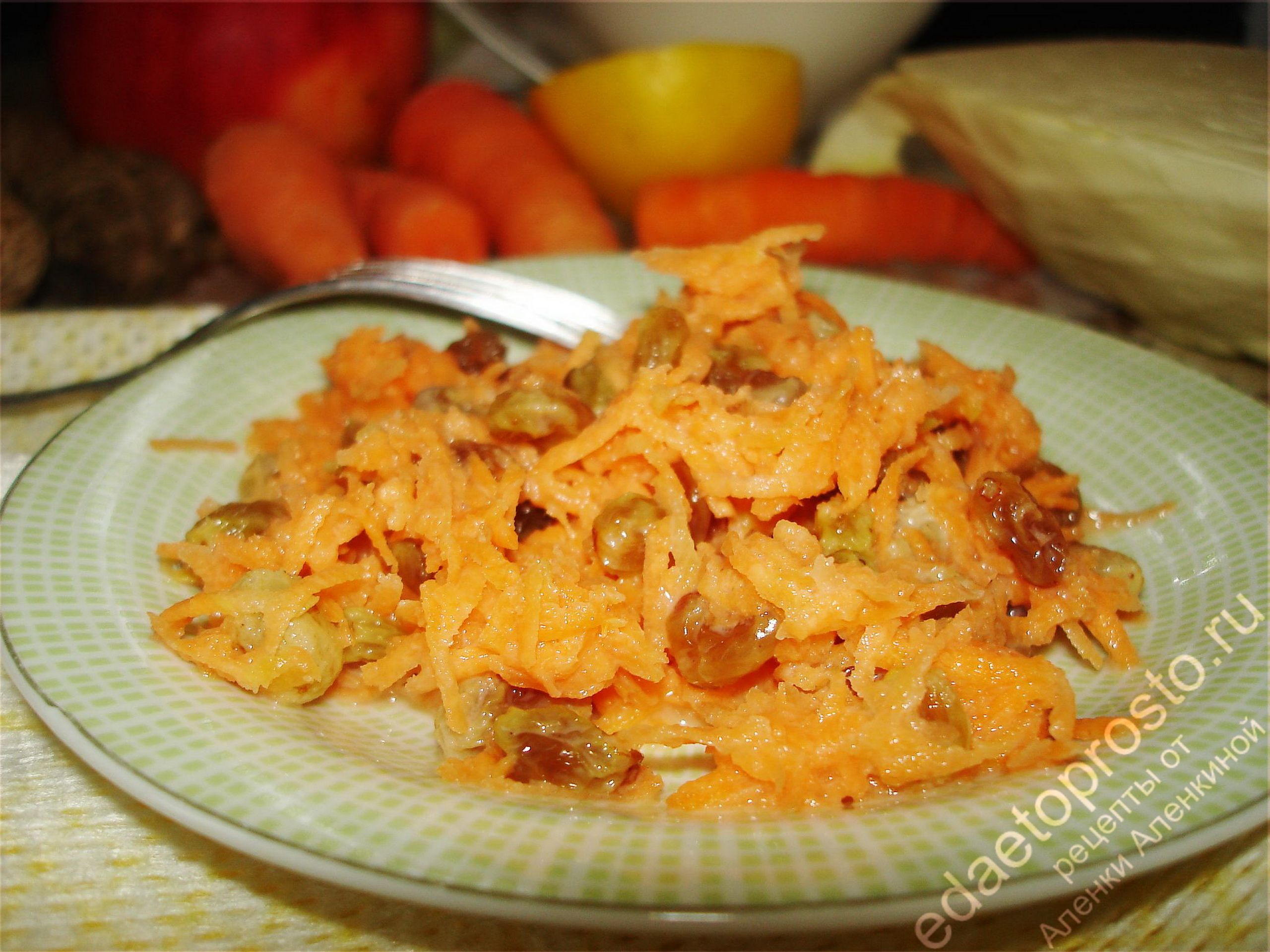 фото салат с морковью и медом на тарелке