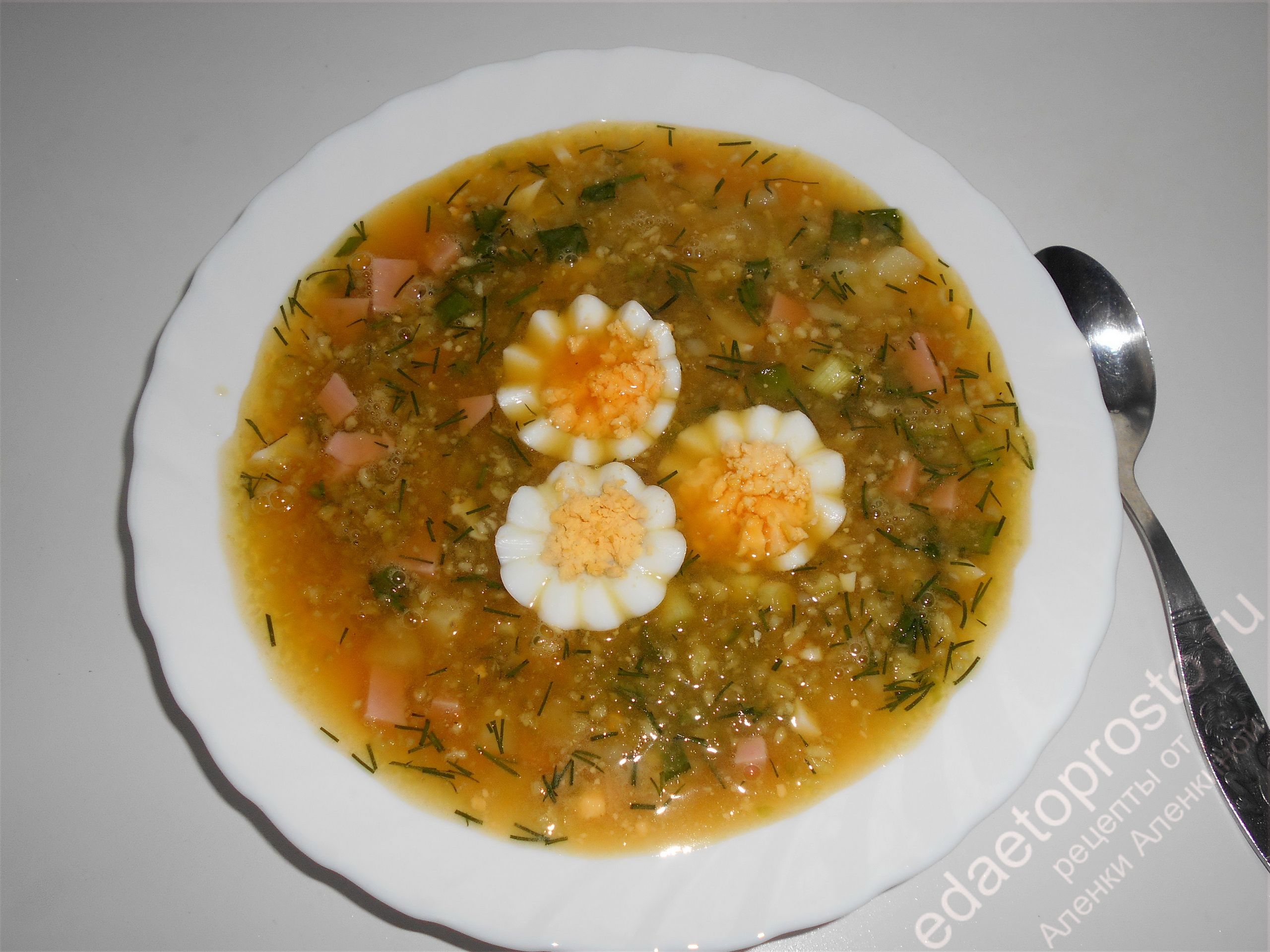 фото супа с колбасой и яйцами