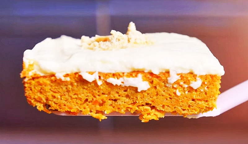 Морковный пирог с йогуртовым кремом