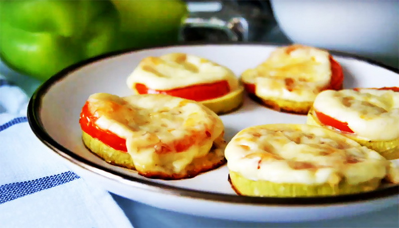 Кабачки с помидорами и сыром в духовке