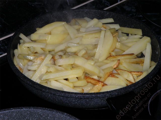 Ставим жариться картошку